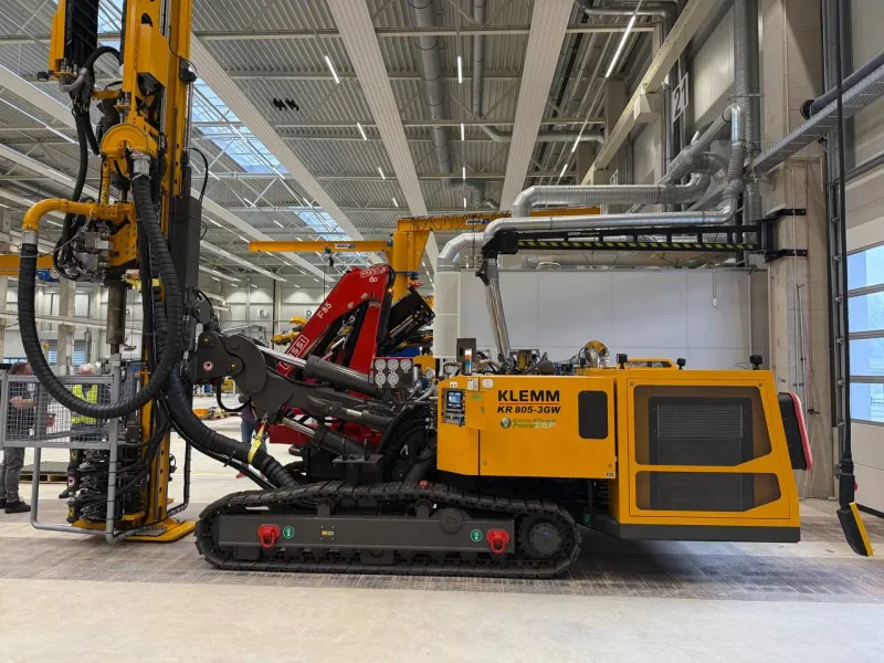 Vores gule Klemm KR 805-3GW borerig på bælter